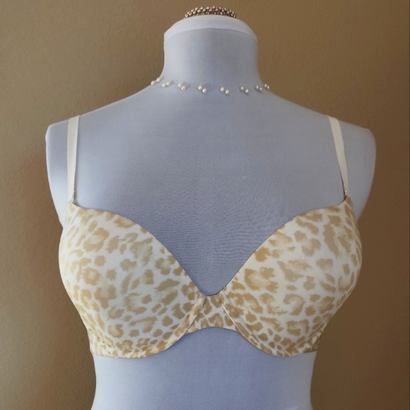 2 VS Demi The Nakeds Bras - Picture 4 of 12